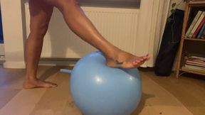 FEET PLAY with Paw Patrol Hopper ball