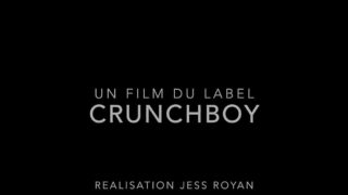 Amateur Franse hunk Bairon Hell likt behaarde piemels en wordt onbeschermd geneukt in een hardcore scène.