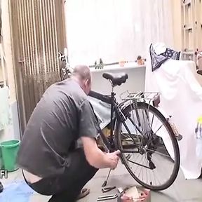 Belgian bicycle repairman vs Dutch slut