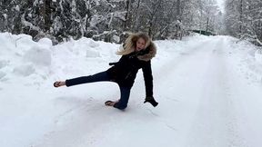 Zara flip flops on ice, kitten heels on ice, sliding on flip flops, slippery flip flops, girl in flip flops on ice