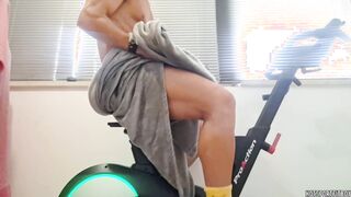 Sumptuous guy Banging home bike until shoots a load rock-hard