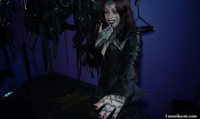 Electric play in a coffin _ Mistress Lunatika
