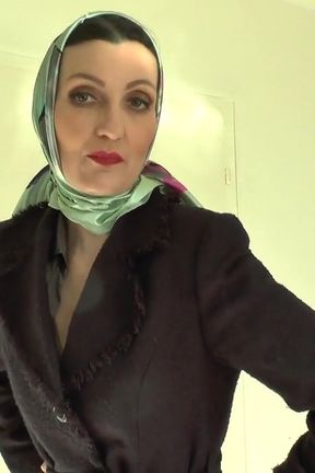 Lady Victoria Valente Showed Elegant Satin Headscarves Scarf Queen