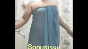 Sonusissy navel play in bathroom