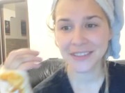 CHATURBATE BLONDE CAM GIRL SHOWS HER BANDAGE