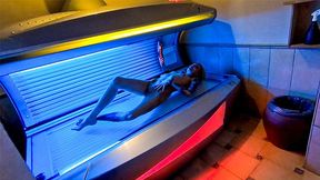 Skinny German MATURE fucked in solarium