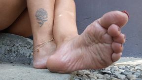 Dirty soles, wrinkled soles, wrinkled toes, pronounced arches, etc (3)