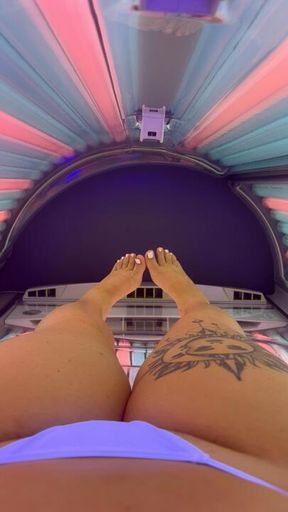 White Toes on a sun bed