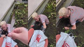 ton petit male alphaen train de jardiner sur un toit dans la ville !!...