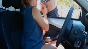 Blonde seduces a stranger with a passionate blowjob in the park