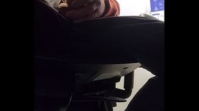 Je me branle pendant une r&eacute_union en visio