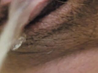 Gal pissing cunt and urethra up close and immodest