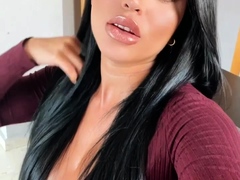 Big boob brunette masturbates on webcam