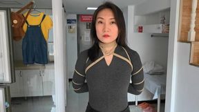 The Chinese-style neck-tying and placement of the girl in short boots (Chinese Model)