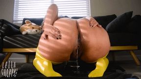 Big Ass Peeing In Stockings (1080p wmv)