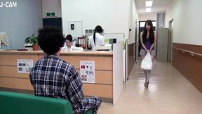 Tempted girlfriend gives hot blowjob on visit