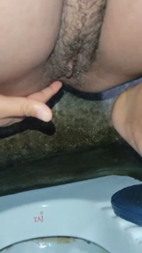 Ajao jisko mera garm garm Susu pina h. Muh lagao meri chut me