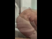 rest room cleaning / je nettoyé les toilettes