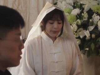 ModelMedia Asia - The widow who cheated on spouse in front of his final photo