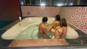 motel with friends on the jacuzzi ffm amateur threesome