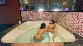 motel with friends on the jacuzzi ffm amateur threesome