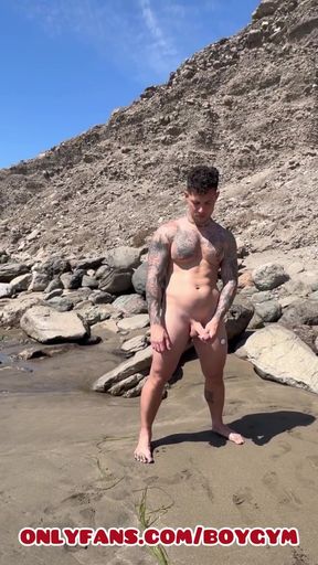 Piss in a Beach for Sure Somebody Discover Me