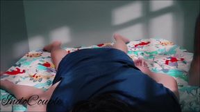 seorang pria yang bertetangga dengan istri teman kantornya terlibat mesum, ketika istri tetangga tersebut sedang hamil