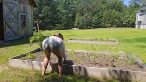 Helping the Sexy MILF Nextdoor with Yardwork POV