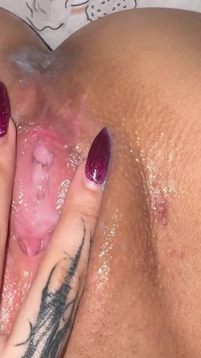 Masturbating My Pussy in Close-up While Cum Flows Out of It!