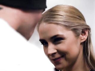 Golden-haired mother I'd like to fuck Cheating Her Spouse With His Superlatively good Player In The Football Team - Sarah Vandella