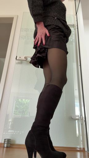 Long legs in sexy high heels and nylons
