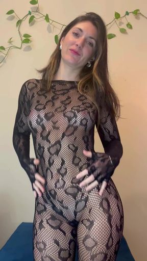 Tiny amateur blonde poses for solo webcam session