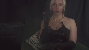 Domme Smoking a Robusto in latex gloves