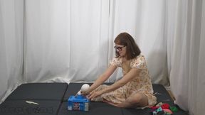 Maria Mass-Pump-Pop Huge Balloons