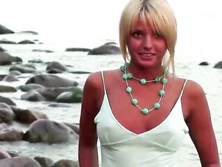 18yo Golden-haired Marleny S Masturbates Her Pleasing Twat At the Beach!