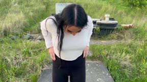 Miaxxx Pissing on the Trave