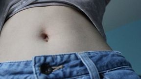 Aurora's Belly Button Dances As She Moves