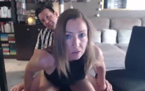 elle se prend une faciale en show cam
