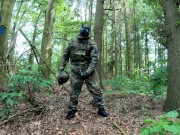 Flecktarn Pup wichst im Wald