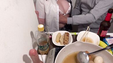 女子高生と宅飲み　手マンでおまんこがびしょ濡れバナナを挿入して感じまくる女子高生