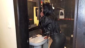 Llegu&eacute_ de la fiesa muy arrecha y no tengo quien me saque me la meta