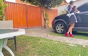 Chica del aseo es follada en el jardin