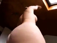 Big Ass white Girl shaking it