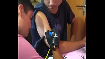 Tatuador fudendo cliente