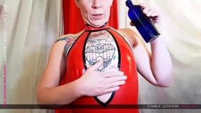 une milf francaise se baise la chatte avec un bad dragon