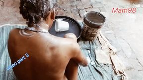 An Indian girl taking off her bath! Then seeing the scene ahead, you will also become crazy Mam98