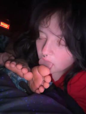 Foot worship amateur teen licks feet