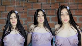chica se masturba y se toca sus grandes tetas