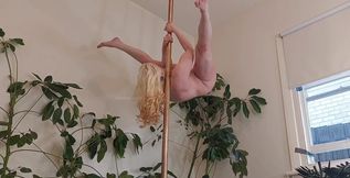 Queen Kong Pole Dance