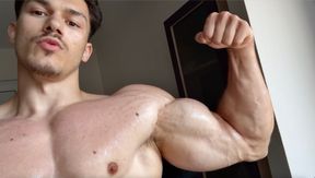 19 year old Muscle God Worship